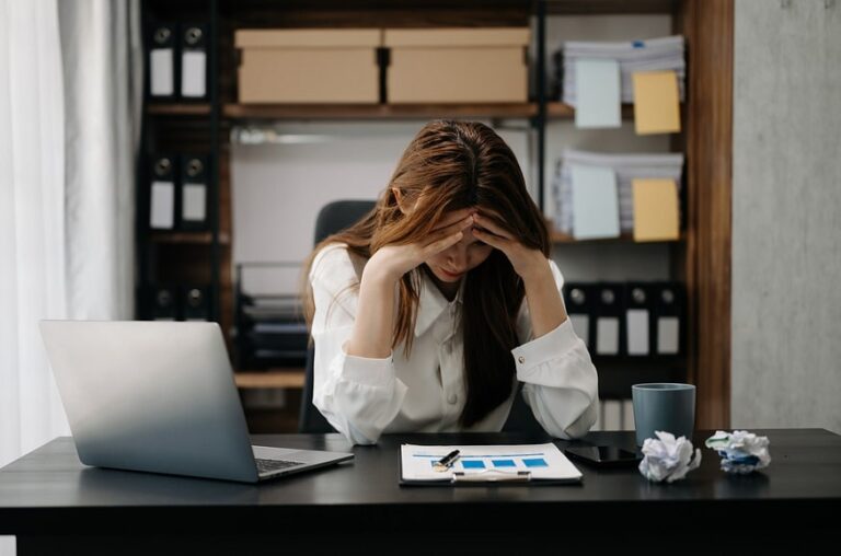 Read more about the article How to Break Free from the Shackles of Overthinking